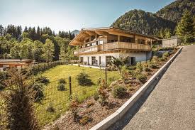 Durch die nähe zum bichlalm skilift eignet sich die wohnung bestens für skifahrer.das appartement. Massivholzhaus Kitzbuhel Co2 Neutral Bauen Mit Chiemgauer Holzhaus