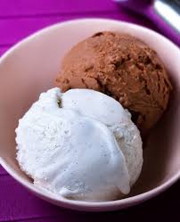 Carte d'or vanilla ice cream, banana, biscuits, chocolate, caramel sauce. Healthy Ice Cream Recipes 13 Delicious Ideas