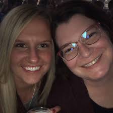 Preshow at Graceland in Memphis! Elvis sunglasses. Check ☑️