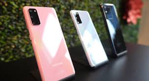 Finally we meet the phantom pink galaxy s21, which has the same gold camera bump as the violet model, though with a quick glance it might look different (due to the different backs, it's a bit of an optical illusion). Samsung Galaxy S21 Wird Mit Neuen Farboptionen Kommen Nach Welt