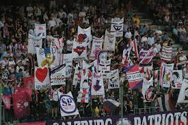 Fans can buy tickets with their debit or credit cards, along with an option for a prepaid mastercard worth €20 (us$23.42) for use within the. Datei Red Bull Salzburg Fanclubs Auf Der Sudtribune Jpg Wikipedia