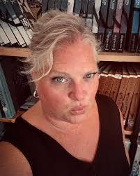 Mandy Gee's Instagram, Twitter & Facebook