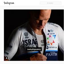 The team were promoted to world tour status in 2020 and. Froome Zeigt Sich Im Neuen Trikot Von Israel Start Up Nation Radsport News Com