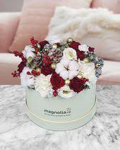 Aranjament Floral De Craciun Perfect Pentru A L Face Cadou Sau Pentru A Decora Propria Locuinta Christmas Flowers Xmas Centerpiece Christmas Decor Diy