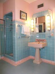 Pink And Aqua Bathroom This Is Just Really Cute For Some Reason Blue Bathroom Tile Vintage Bathrooms Retro Bathrooms