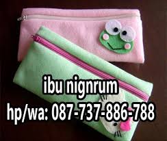 Kain flanel adalah jenis kain yang dibuat dari serat wol tanpa ditenun, dibuat dengan proses pemanasan dan penguapan sehingga menghasilkan kain flanel sering dipakai untuk bikin kerajinan tangan atau handicraft (kerajinan tangan) yang populer sampai saat ini. Jual Tempat Tisu Dari Kain Flanel Karangsari Kebumen 2021
