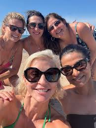 Moving Day! Look at this treasure! Beautiful Ann Welsh in her modeling  days. Still could be one! I know where her son gets his good looks from…❤️😘