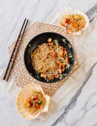 King Oyster Mushrooms With Garlicky Glass Noodles Recipe Glass Noodles Stuffed Mushrooms Seafood Dishes