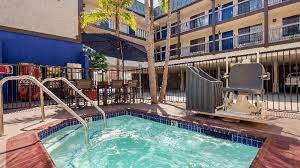 The best western airport plaza inn is conveniently located close to all the exciting attractions in southern california and near los angeles. Hotel Best Western Airport Plaza Inn Los Angeles International Airport Los Angeles Ca Hotelopia