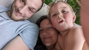 Fundraiser for Michelle M Grant by Sandy Kerr : Michelle Grant and Her  young Family