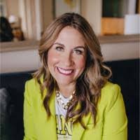 Lori Mack's Instagram, Twitter & Facebook