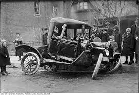 Auto Accident No 1042 Bloor Street West Near Walmer Road Car Crash Auto Repair Car Accident