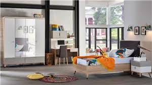 1 adet gardırop, 1 adet karyola, 2 adet komodin. Istikbal Surgulu Gardrop Montaji