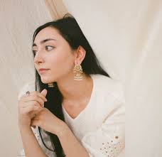 Amina Khan's Instagram, Twitter & Facebook