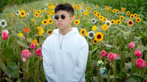 Download lagu jkt48 bunga matahari lirik mp3. Rich Chigga Membuktikan Ladang Bunga Bisa Emo Abis Di Video Klip Glow Like Dat