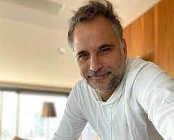 Best actor for the cat on the hot zinc roof. Gossipchile Cl On Twitter Farandulachilena Paulo Brunetti Arremetio Contra Canal 13 No Supo Renovarse Https T Co Nmusifziuk