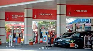 Pertamina (persero) secara resmi mengumumkan kembali melakukan penyesuaian harga bahan bakar minyak umum jenis pertamax series, pertalite dan dexlite sebesar rp300 per liter seiring dengan kondisi harga minyak mentah dunia. Harga Minyak Dunia Melonjak Langkah Pertamina Semakin Berat