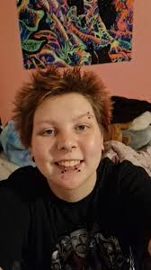 Hey 🙂 i'm sam! I'm 30; canadian I play cod, fortnite, and I used to play  Apex Legends (would like too get back into it) looking for friends to run  games !