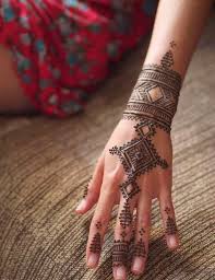 Caring for a henna tattoo removing a henna tattoo cost designs on the feet vary but usually share the same aesthetic as the designs done on the hands. and, using religious symbols and designs on the. 18 Henna Wrist Tattoos That Are Very Cute Styleoholic