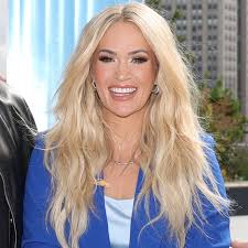 Carrie Underwood: Biography, Country Singer, American Idol Judge