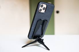 Iphone mobile service provider compatibility the antenna inside the alara case is precision engineered to work specifically for your phone and mobile service provider's network. Mobile By Peak Design Is A New Line Of Smartphone Cases And Accessories With Unique Slimlock Design Digital Photography Review