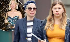 The latest news and pictures from american actress, michelle williams, who found fame after her role in. Michelle Williams Admits She Had To Set Up A Tv At Home So Daughter Matilda Could Watch Her At Emmys Daily Mail Online