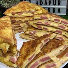 Pizza ini adalah sejenis roti bundar, pipih yang dipanggang di oven dan biasanya dilumuri saus tomat serta keju. Begini Cara Buat Pizza Homemade Guna Roti Sandwich Cukup Mudah Jimat Sedap Keluarga