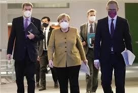 Die bundeskanzlerin erläutert die beschlüsse. 6 Ux2e6wubxcam