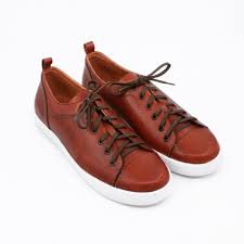 Simple & perfect! #tenis #zapatosamedida #besposkeshoes #bespokeshoesformen  #bespokeshoesmexico #zapatosdehombre #menshoes #theshoesnob #menshoestyle  #menshoesstyle #handmadeshoesformen #bespokeshoemakers #shoemakers  #menhandmadeshoes #shoemaking ...