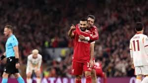 رامي عباس يفجر الجدل بصورة من طائرة.. هل اقترب محمد صلاح من الدوري التركي؟