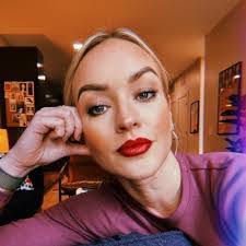 Vanessa Dawson's Instagram, Twitter & Facebook