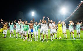 jadieaaa08 erome she is gorgeous and has intense gaze