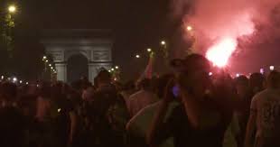 Photo Ligue des champions - PSG - Inter Milan - Les fans parisiens ftent ...