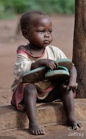 A Girl Displaced By War Sits In The Makpandu Refugee Camp In Southern Sudan 44 Km North Of Yambio African Children Children Photography Kids Around The World