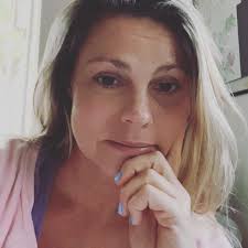 Kari Connell's Instagram, Twitter & Facebook