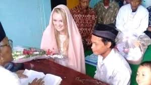 Ketika dia melap badanku, aku. Kata Dokter Soal Risiko Beda Rhesus Darah Ketika Menikah Dengan Bule