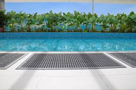 Kolam renang mini sangat indah jika ditambahkan dengan ornamen waterfall dan ornamen air dan penempatan ruang mesin dan filternya. 5 Tips Agar Kolam Renang Di Rumah Aman Bagi Balita Bukareview