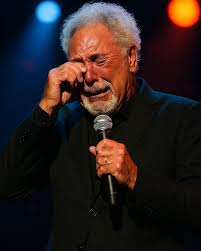 At 85, He Went Back to Where It All Began…” No stage lights. No roaring crowd. Just Sir Tom Jones, standing quietly in the tiny Welsh home where his voice was first