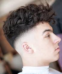 Considered a style fit for bad boys, layered cut offers both thin and thick hair with a perfect outlook. 23 Men S Medium Hairstyles For Thick Hair 2020 Trends
