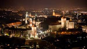 Luźniejszą porą roku jest natomiast zima i jesień. Krakow Noca Z Gory Zdjecia Lovekrakow Pl