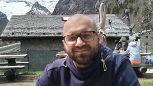 Luca Piazza, il prof social che canta le hit italiane in tedesco