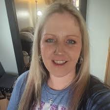 Holly Devine's Instagram, Twitter & Facebook