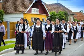 Ciugud ciugud (în maghiară maroscsüged, în germană schenkendorf) este un sat în județul alba, transilvania, românia. Ciugud Comuna In Care ViaÅ£a La Å£arÄƒ E Ca AfarÄƒ Libertatea