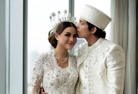 Am dm gelora cinta menghayal rasa dalam anganku (dalam anganku) g c setiap waktu hanya namamu mekar di kalbu am sayang menyayang dm g e am ceria rasa antara kita tersimpul kasih… judul : Siti Nordiana Dan Suami Baru