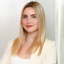 Adele Gross's Instagram, Twitter & Facebook