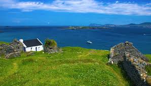 This island measures roughly 3 kilometers by 1 kilometer (2 miles by ½ mile) and is predominantly rocky. Great Blasket Island Tour Hidden Ireland Tours