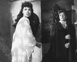 The Brides of Dracula Photo | AllPosters.com