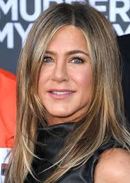 Jennifer aniston has been inspiring hair envy ever since the debut of because my hair is so curly — i have naturally wavy hair — when it's short, it just turns into an afro i can't really control. Jennifer Aniston S Hairstylist Has 4 Rules For Lightening Your Hair Beauty Crew