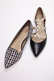 Black And White Pointed Toe Flats Pin On En Mis Pies
