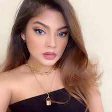 Wrapped in tradition🌟, glowing with grace🌺